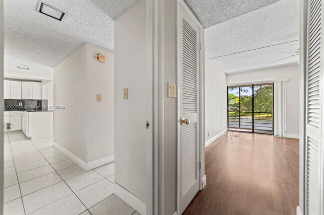 Building Photo - 2311 S Cypress Bend Dr