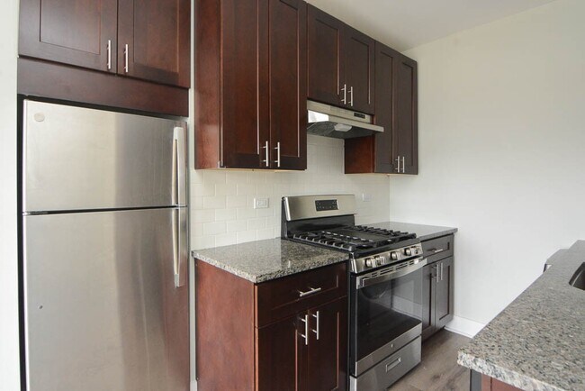 Building Photo - 728 St Johns Ave