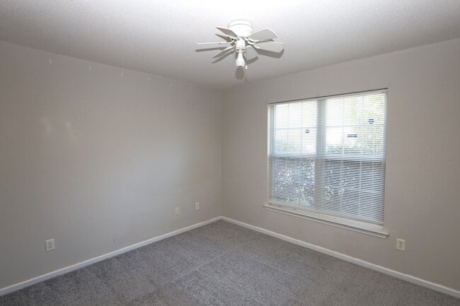 Building Photo - 1654 Fresno St