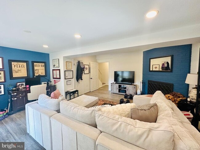 Building Photo - 12010 Glen Alden Rd