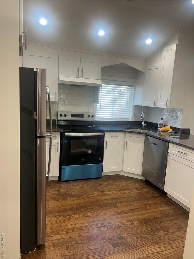 Building Photo - 147-24-147224 224th St