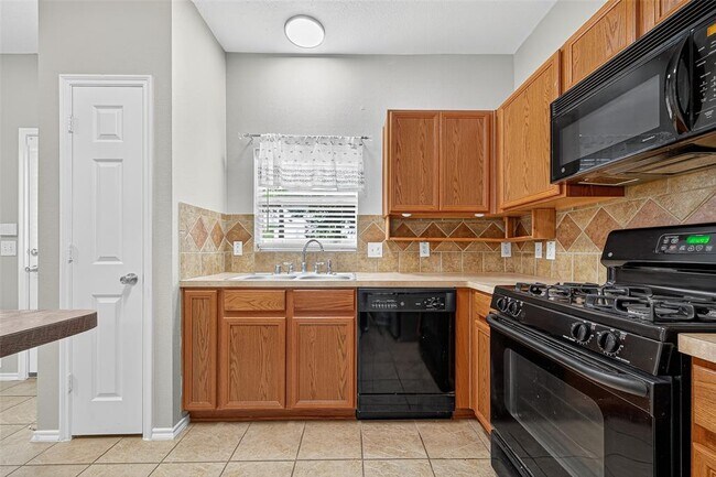 Building Photo - 16854 Pine Castle Dr