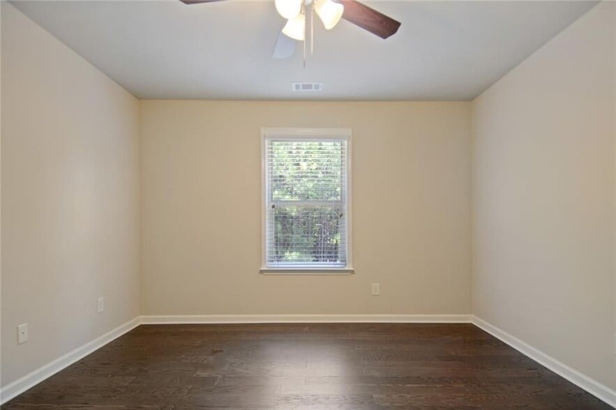 Building Photo - 740 Village Field Ct NW