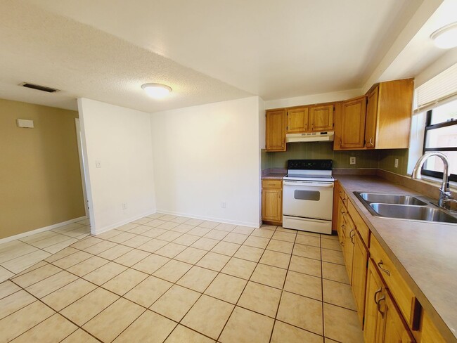 Building Photo - Charming Four Bedroom One Bathroom House p...