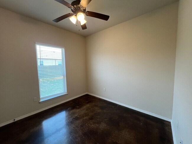Building Photo - Luxury 3/2 duplex in great New Braunfels N...