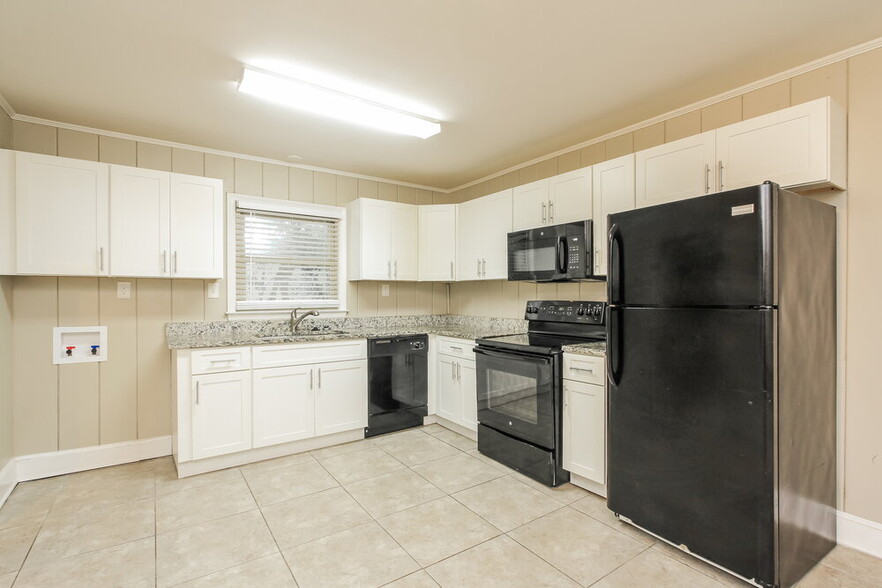 Building Photo - 3924 Broadview Dr