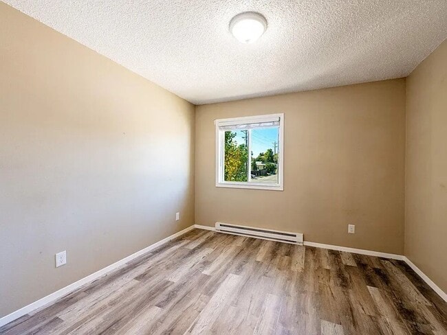 Building Photo - 4 bedroom rental in great neighborhood