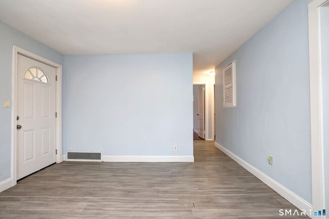 Building Photo - 106 Higbie Dr