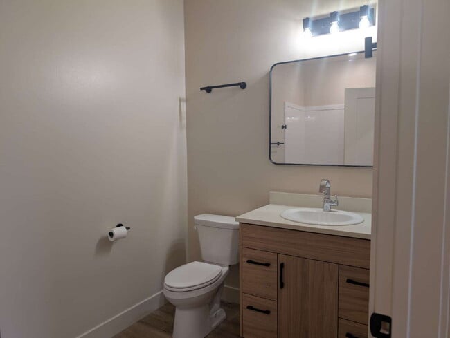 Building Photo - Quality 3 Bedroom 2 Bath
