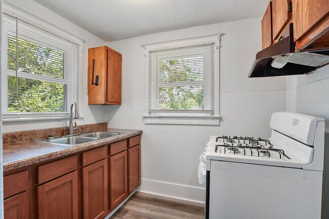Building Photo - 650 S 43rd St