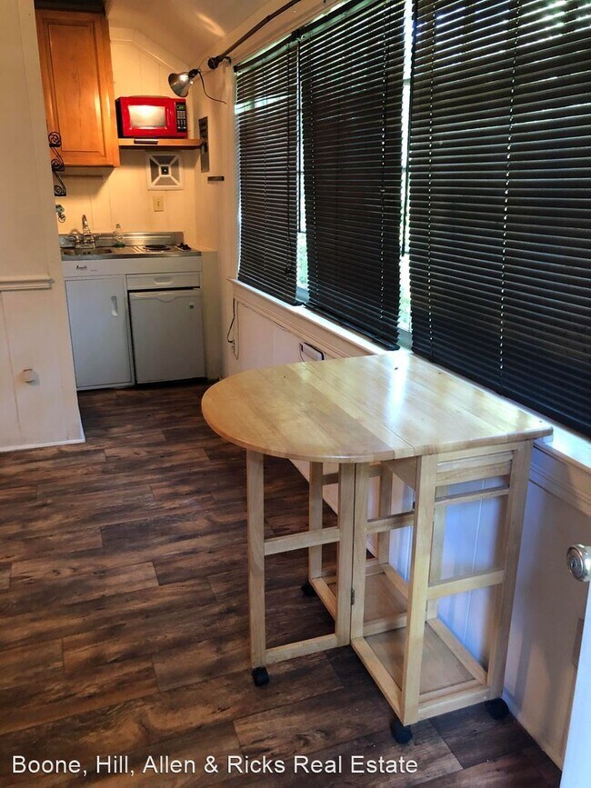 Building Photo - 220 Forest Hill Ave