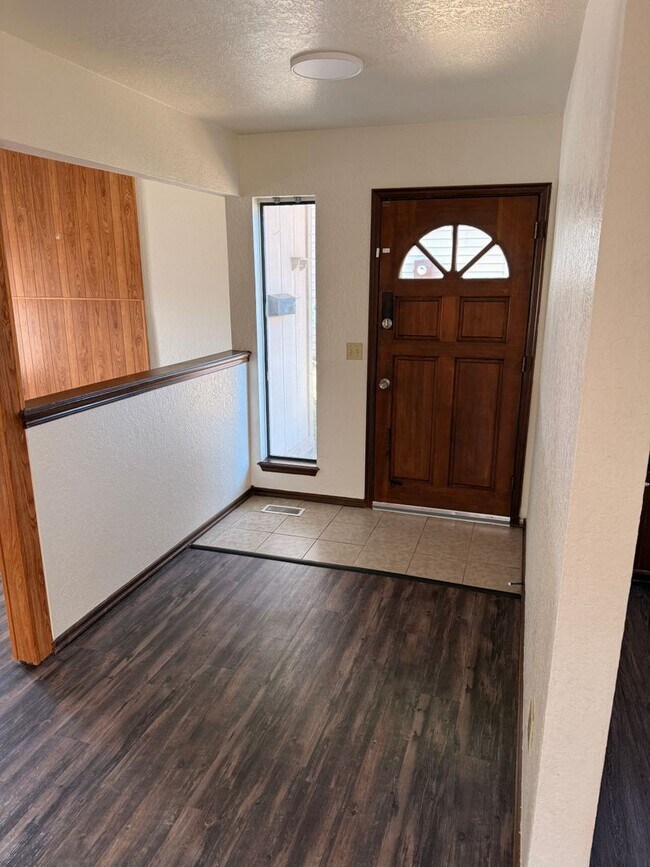 Building Photo - 10213 Shadowridge Dr