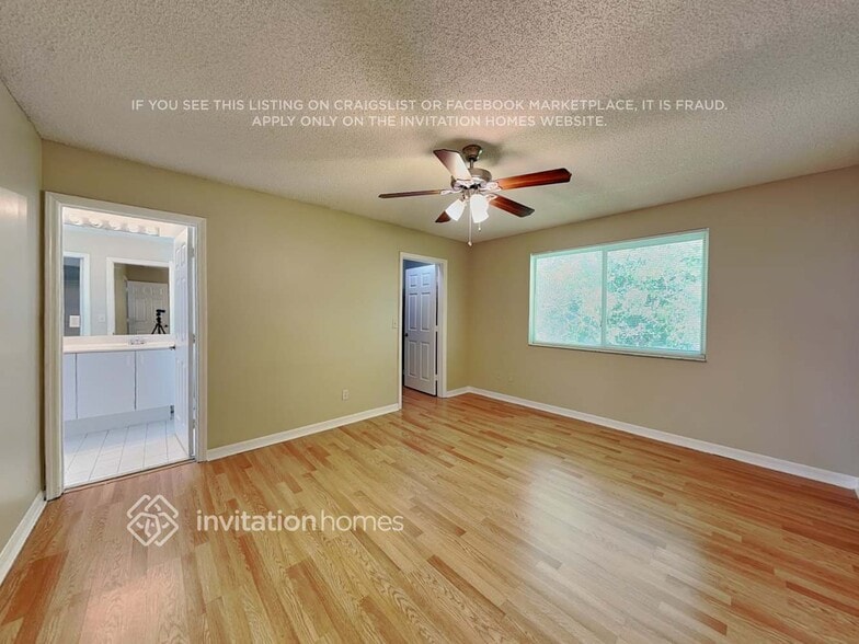 Building Photo - 10621 SW 14th Ct