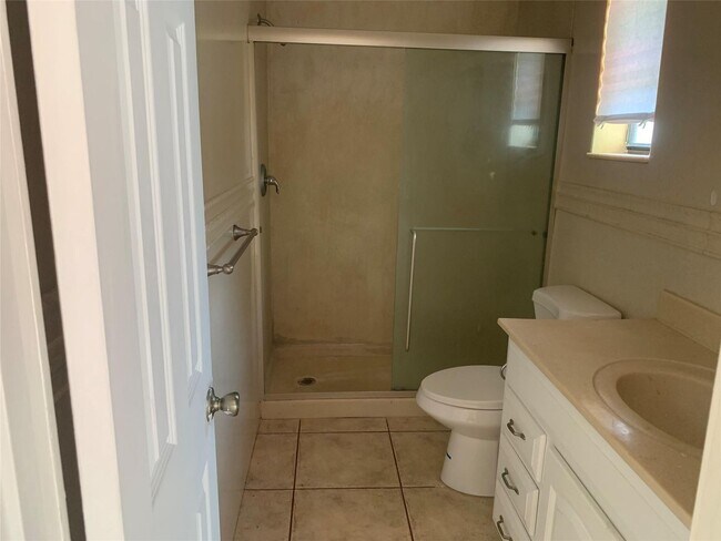 Building Photo - 907 SW 78th Ave