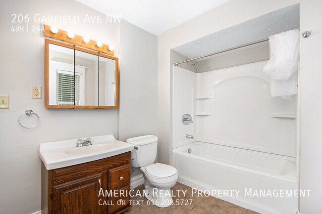 Building Photo - 206 Garfield Ave NW