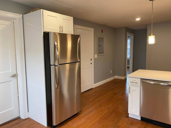 Building Photo - 29 Chelsea St