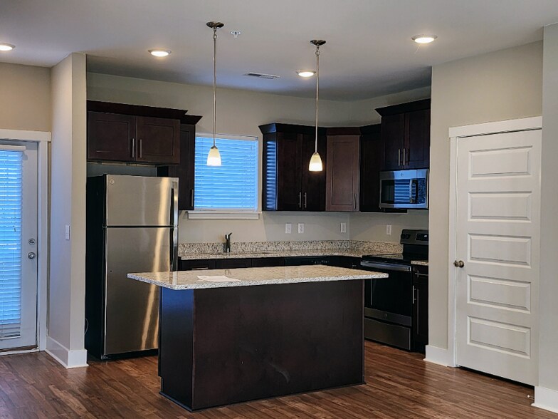 Building Photo - 1021 Wells Way