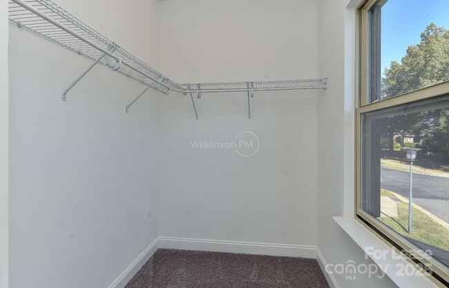 Building Photo - 8765 Aspinwall Dr