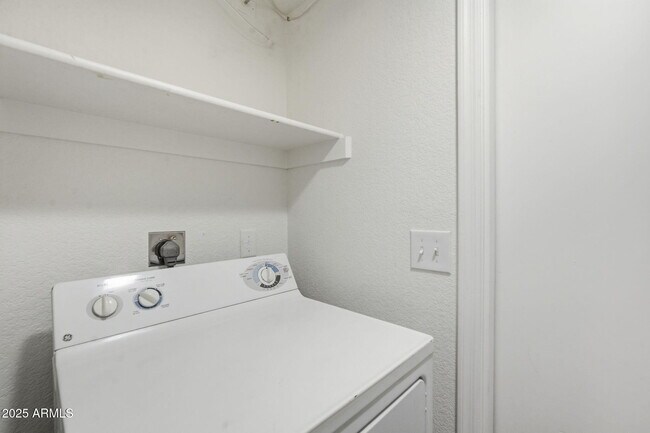 Building Photo - 1294 N Blackstone Dr