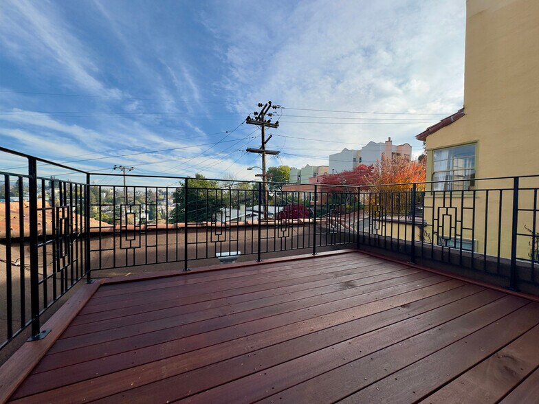 Building Photo - 645 Jean St