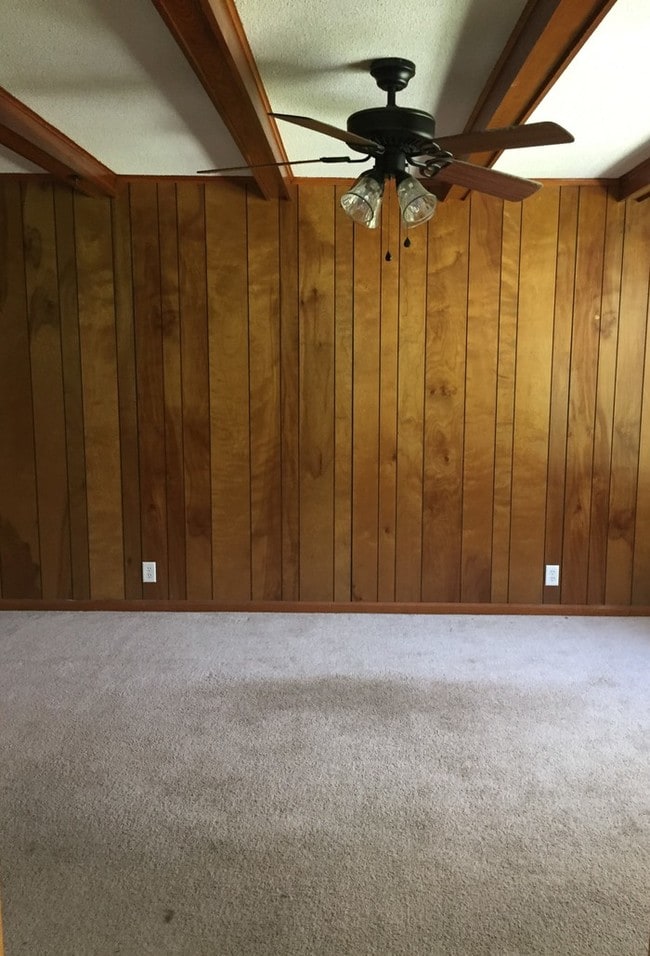 Building Photo - Evanston Estates Brick Home w/ Fenced Yard