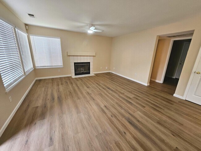 Building Photo - Spacious, well maintained Antioch home