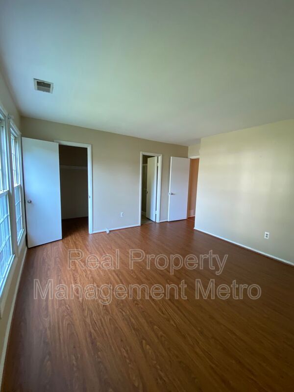 Building Photo - 1902 Stone Hearth Ct
