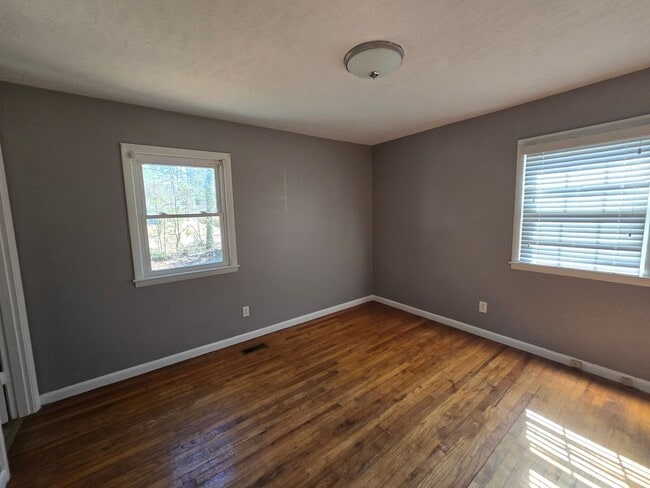 Building Photo - 733 Ashburton Dr