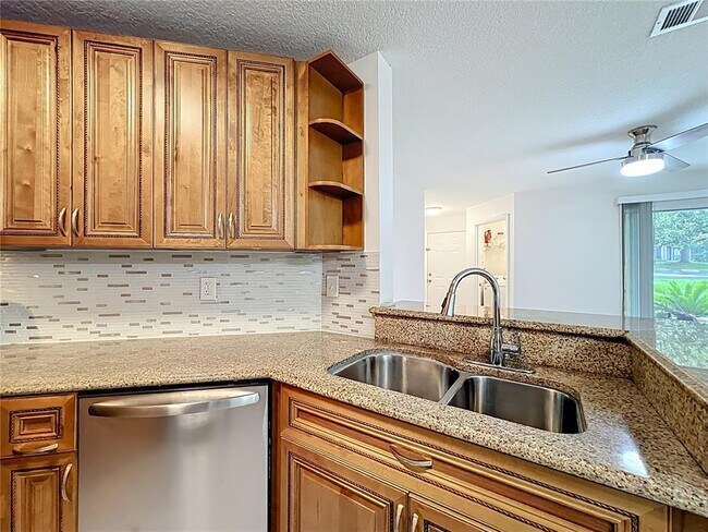 Building Photo - 2580 Grassy Point Dr