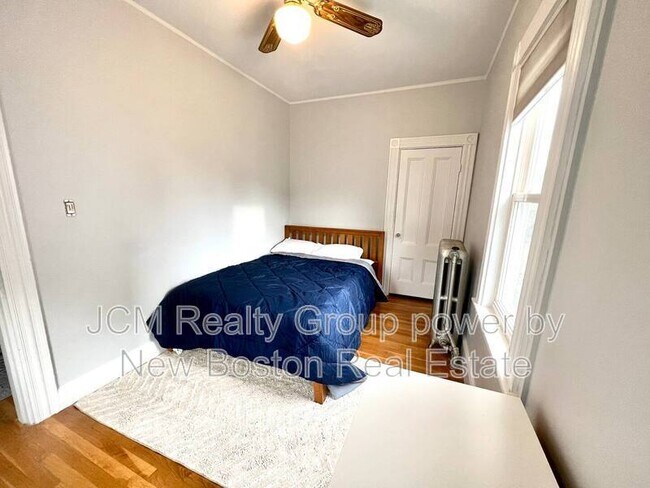 Building Photo - 10 Union Ave