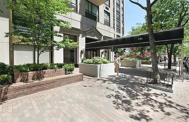 Building Photo - 171 E 84th St