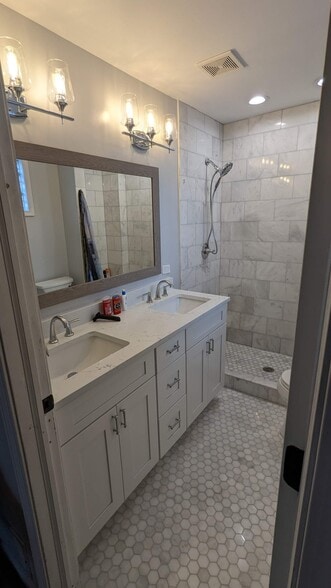 Master Bathroom Ensuite - 1823-2 N Clybourn Ave