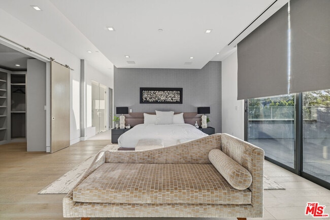 Building Photo - 5365 Vanalden Ave