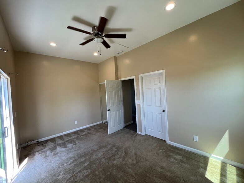 Building Photo - 5432 Mary Lane Dr