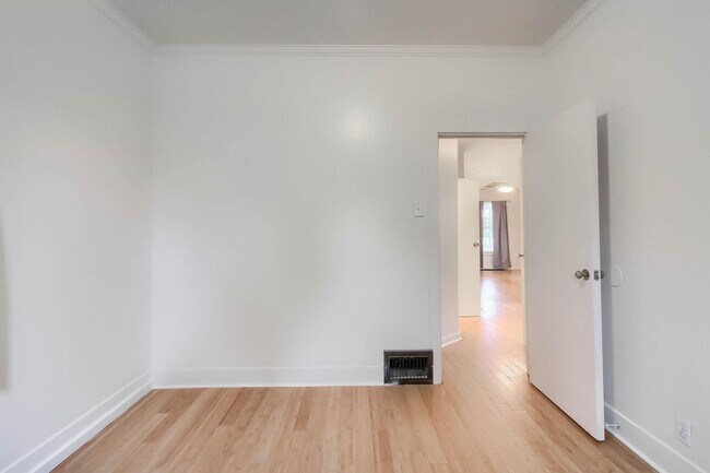 Building Photo - Charming 3 bedroom House in the heart of E...