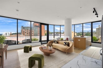 Building Photo - 44 Hudson St