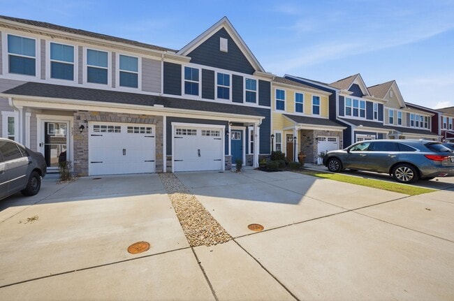 Building Photo - Chesapeake-Townhouse-Cardinal Meadows-3BR-2.5BA-1 Car Garage