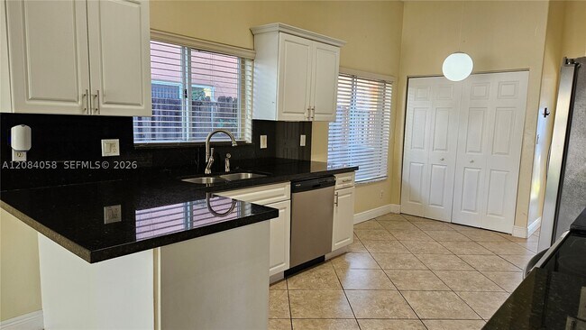 Building Photo - 14209 SW 160th Ct