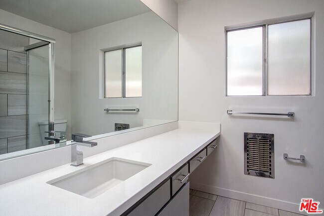 Building Photo - 450 S Los Robles Ave