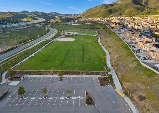 Building Photo - Beautiful Two-Story Home in the Newer Community of Horse Creek Ridge in Fallbrook!