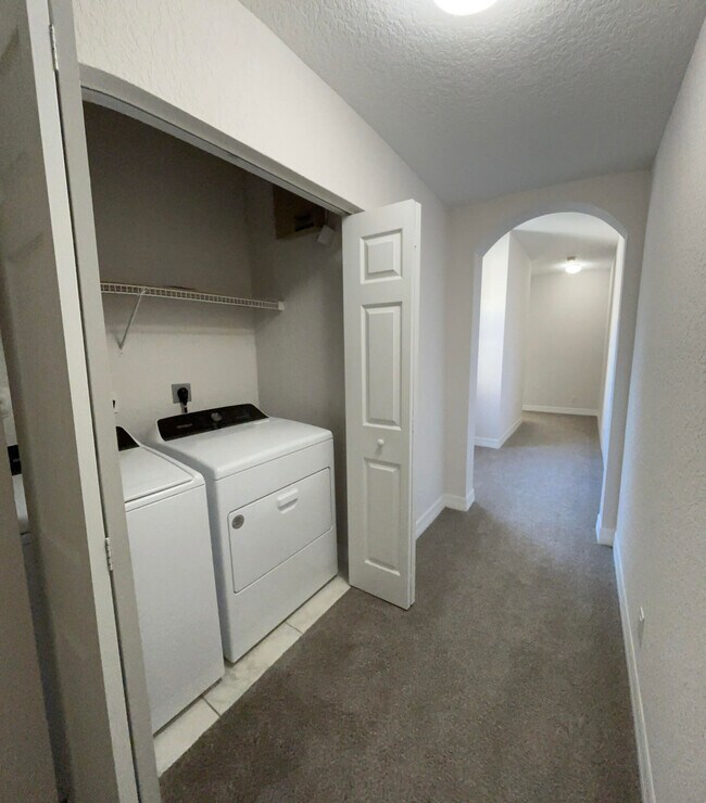 Building Photo - 909 NW 18th Ave