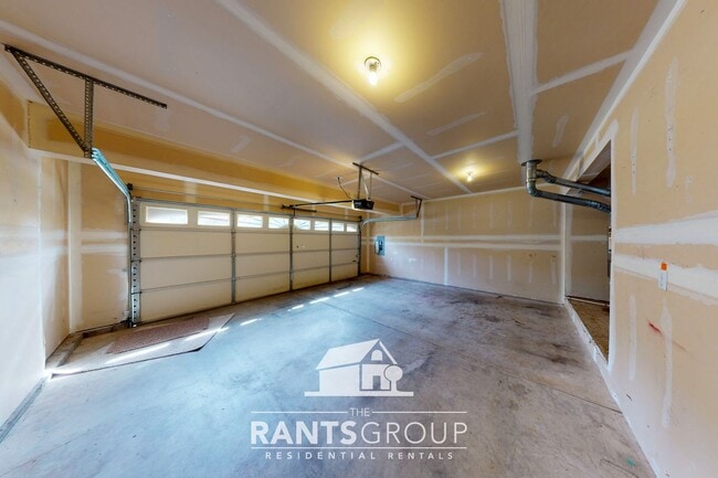 Building Photo - Spacious and Versatile Home in Sought-Afte...