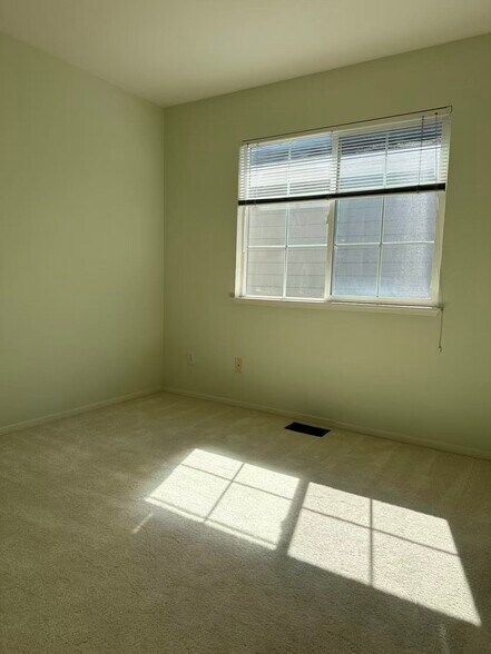 Building Photo - 119 Orr Rd