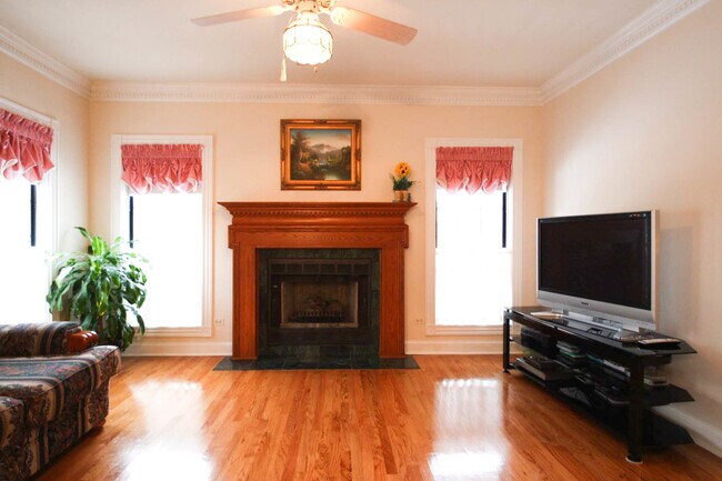 Building Photo - 648 W Parkside Dr