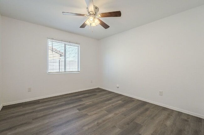 Building Photo - 1536 E Demain Dr