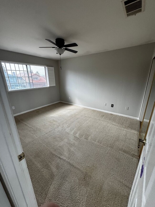 Building Photo - BEAUTIFUL 2 STORY 4 BD, 3 BATH, 3 CAR GARAGE, WITH POOL!