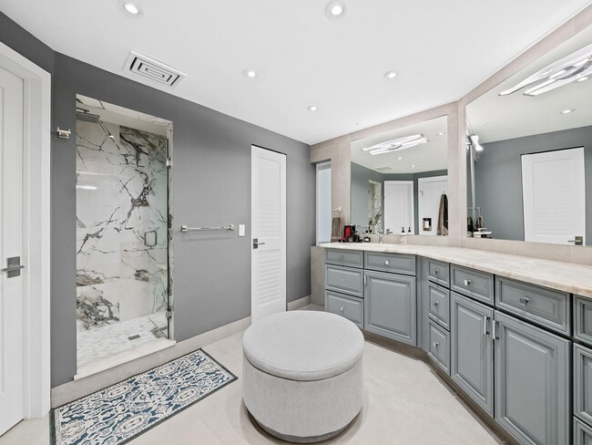 Building Photo - 1050 Seminole Dr