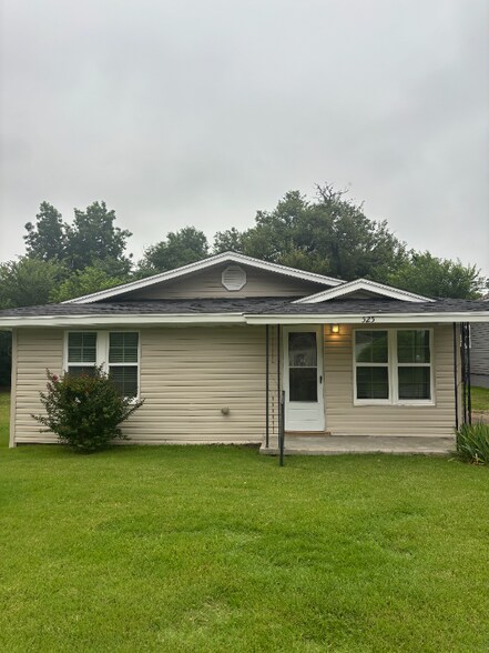 Building Photo - 525 Delaware St
