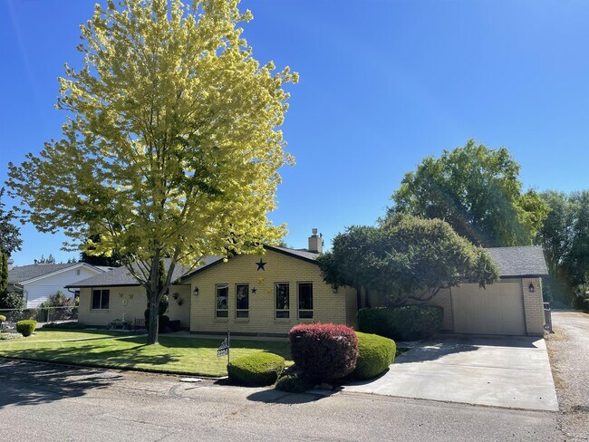 Primary Photo - 2224 N Bryson Rd
