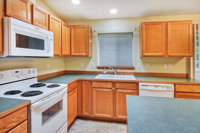 Building Photo - Beautiful Home Located in Coupeville!